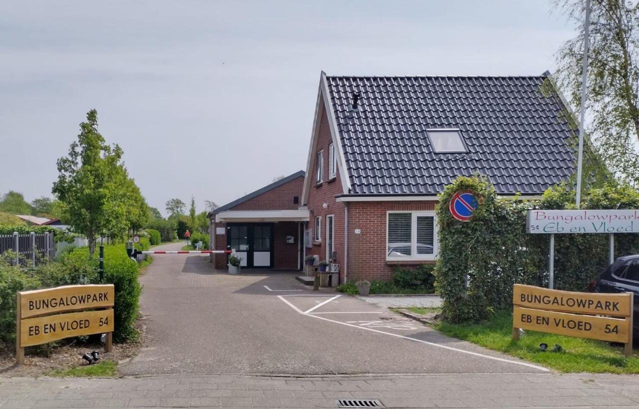 Het Dobbertje, Charmant Houten Huisje Sint Maartensvlotbrug Exterior foto
