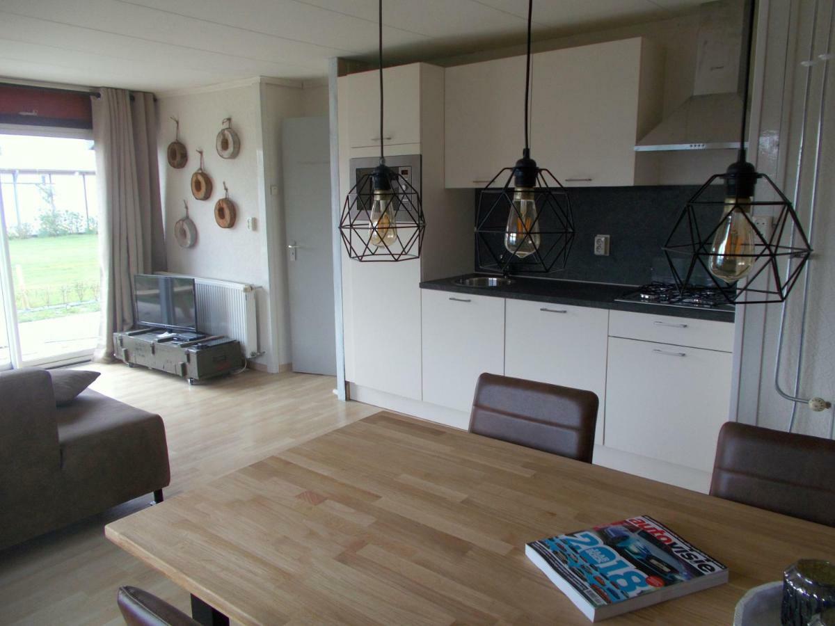 Het Dobbertje, Charmant Houten Huisje Sint Maartensvlotbrug Exterior foto